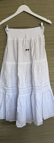 White cotton skirt/Faldas blancas de algodon