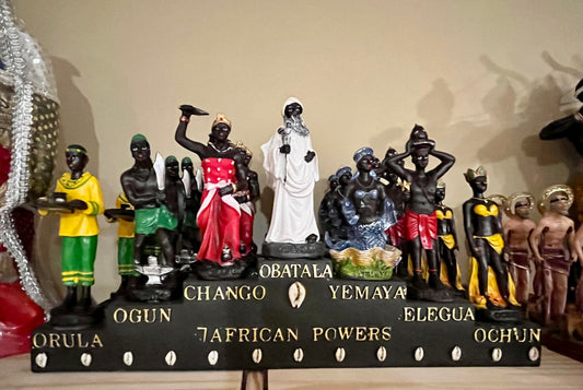 7 potencias estatua. Statue of 7 african powers