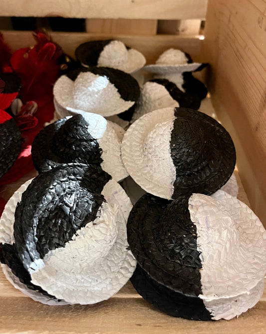 Gorro negro y blanco pequeno/ Small black and white hat