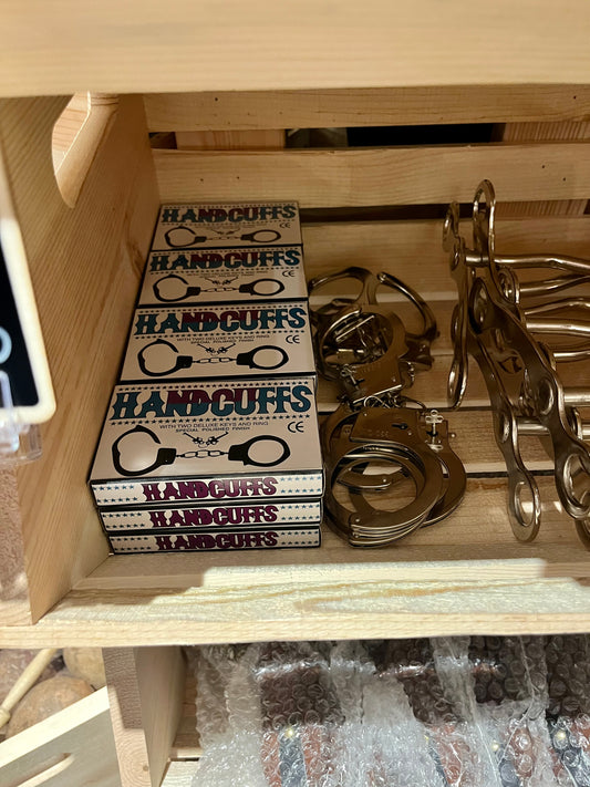 Metal handcuffs/ Esposas metalicas