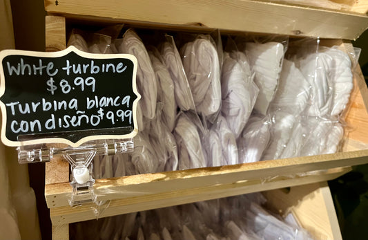 Turban head wrap white with design/ Turbante con diseno