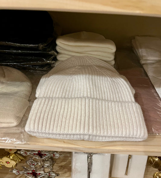 White beanies/ white gorros