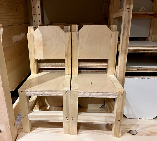 Silla mediana de madera/ Medium wood chair