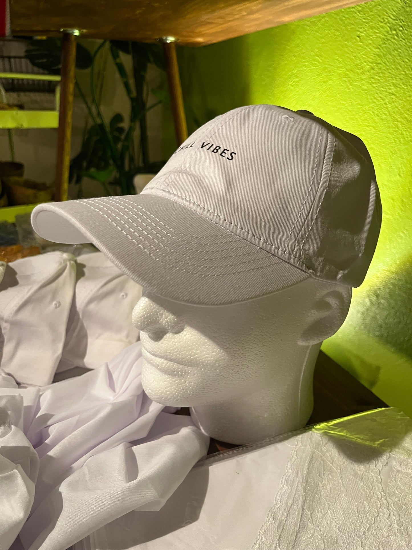 Chill vibes white cap/ Gorra chill vibes blanca